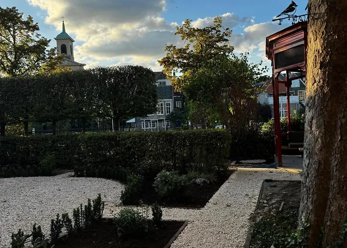 Royal Bed and Breakfast 3*